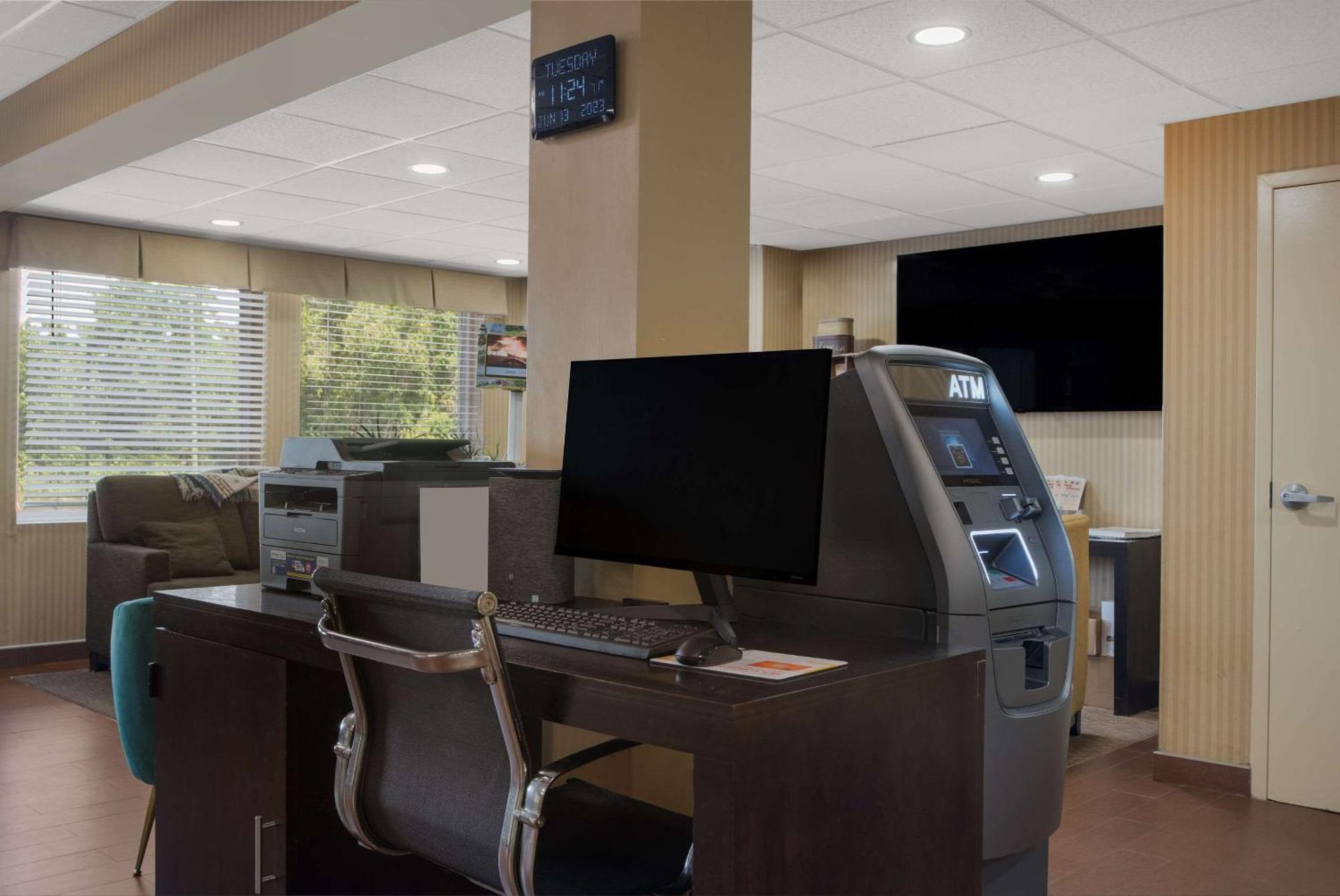 Quality Inn & Suites Чемберсберг Экстерьер фото