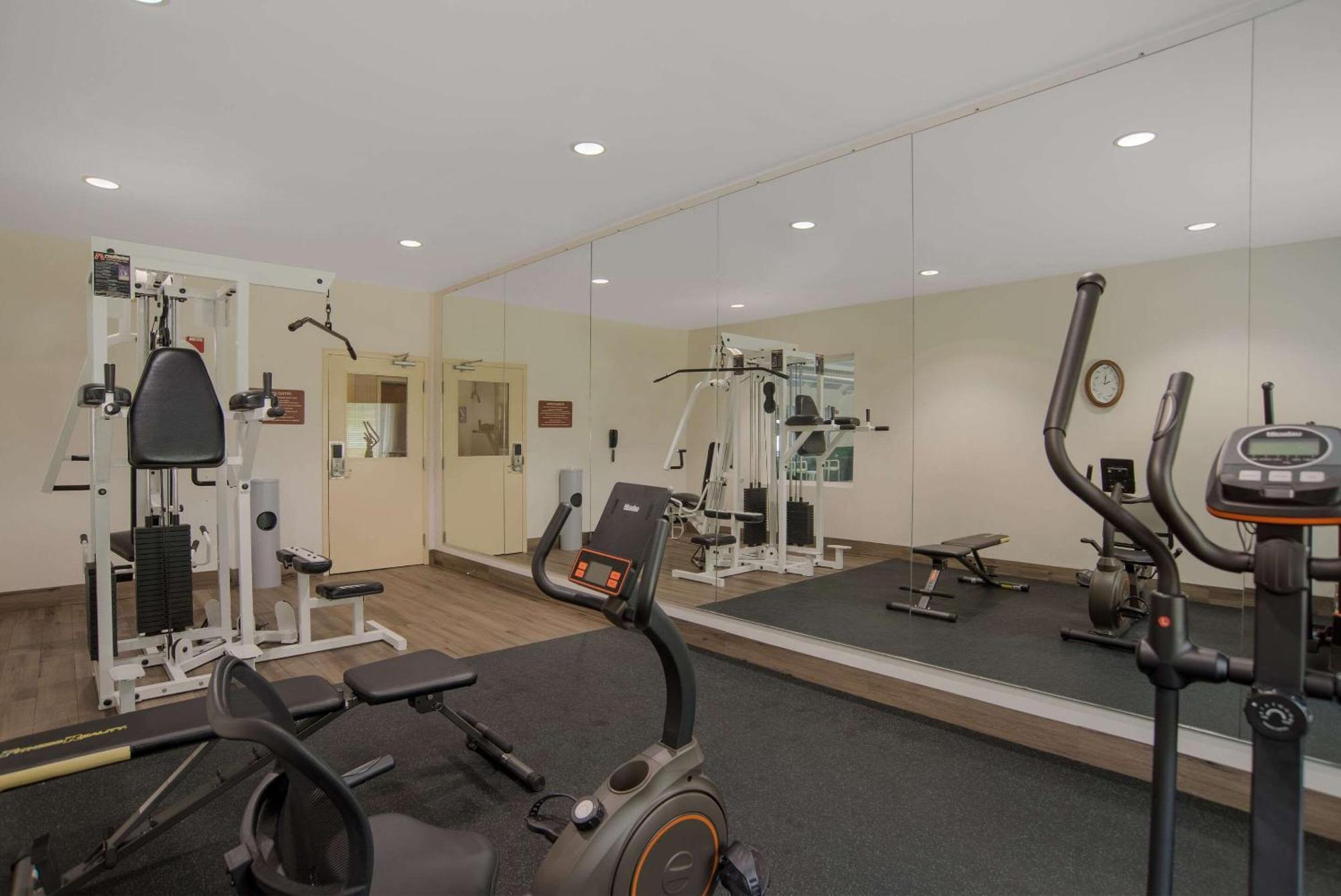 Quality Inn & Suites Чемберсберг Экстерьер фото