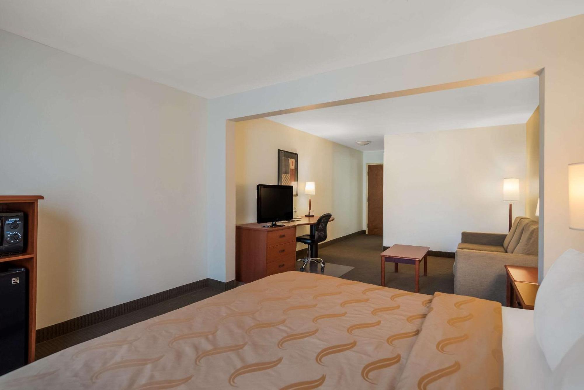 Quality Inn & Suites Чемберсберг Экстерьер фото