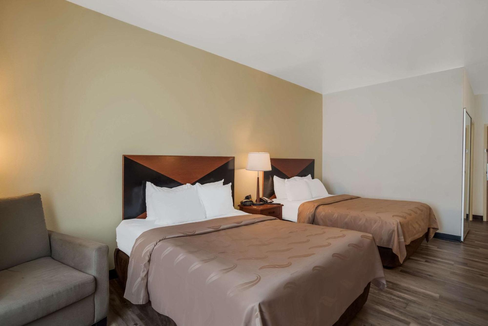 Quality Inn & Suites Чемберсберг Экстерьер фото