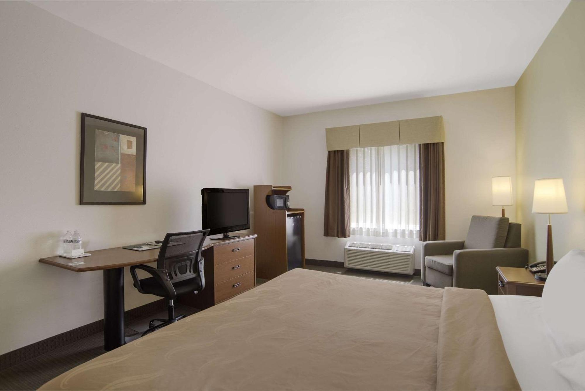 Quality Inn & Suites Чемберсберг Экстерьер фото