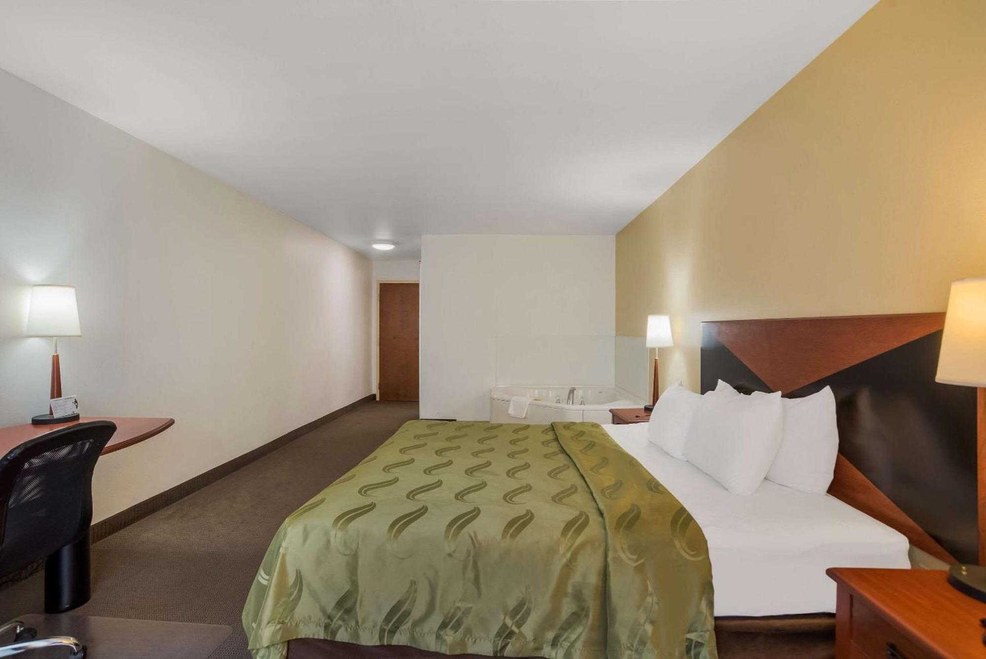 Quality Inn & Suites Чемберсберг Экстерьер фото