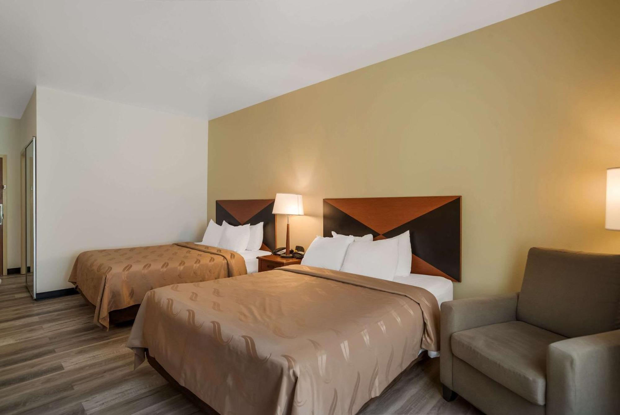 Quality Inn & Suites Чемберсберг Экстерьер фото
