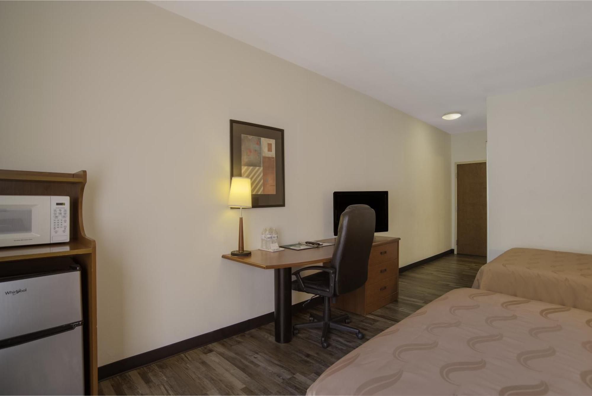 Quality Inn & Suites Чемберсберг Экстерьер фото
